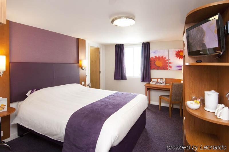 Premier Inn Tonbridge Exterior photo